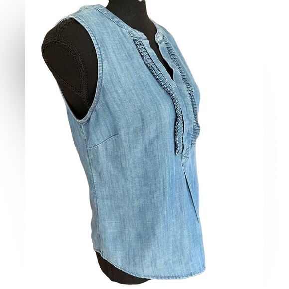 Talbots sleeveless split neck ruffle front chambray top, size XS - Picture 4 of 5